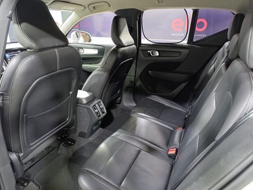 Volvo XC40 2.0 T4 GASOLINA MOMENTUM GEARTRONIC