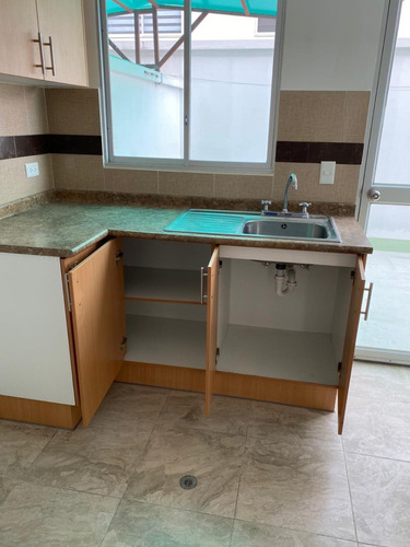 Casa Esquinera En Venta, Pomasqui - Conjunto Habitacional Villa Palermo