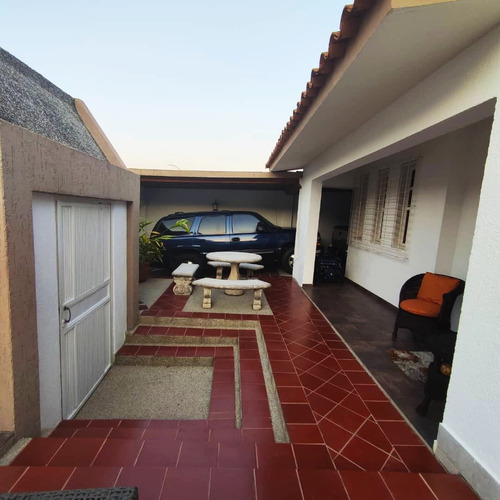 Venta De Amplia Casa En Valles De Camoruco Valencia (maurb)2