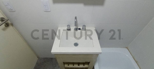 Departamento 2 Ambientes Semi Nuevo En Caseros
