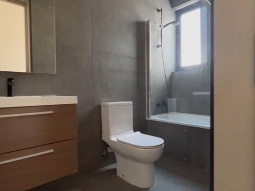 Moderna Casa Condominio Álvaro Casanova