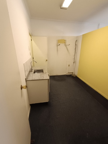 Zabala Y Piedras Oficina 65m2 Con Kitchenette Y Baño.