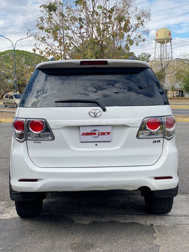 Imagen 5 de 11 de Toyota Fortuner 4x4
