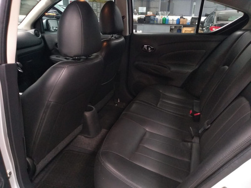 Imagen 12 de 15 de Nissan Versa 2017 1.6 Exclusive Navi At