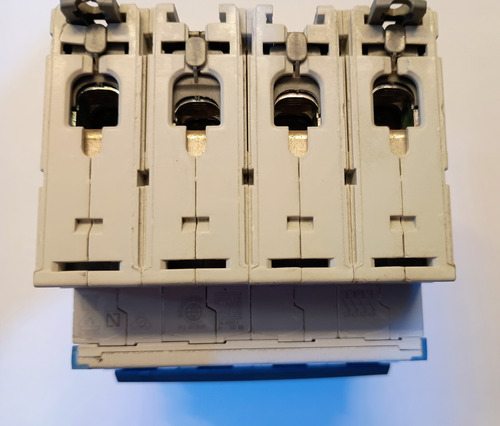 Interruptor Automatico 4p 20a Curva C 16ka Ref 409337 Legran