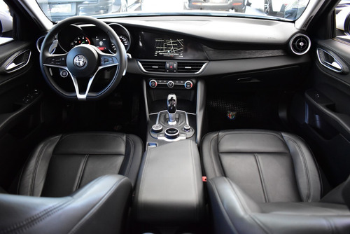 Imagen 8 de 19 de Alfa Romeo Giulia 2.0 200cv 200 Distinctive 2019 - Car Cash