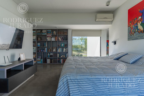 Espectacular Casa En Venta A La Laguna En San Benito - Villanueva
