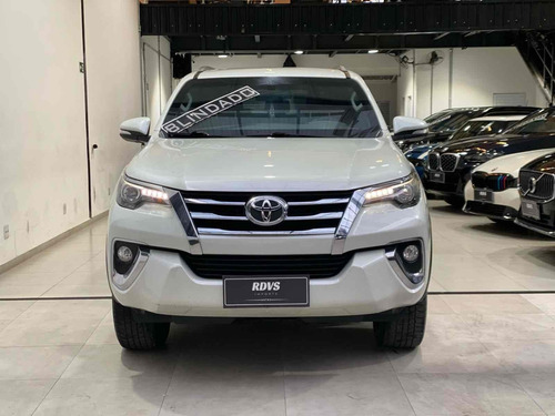 Toyota Hilux SW4 2.8 SRX 4X4 7 LUGARES 16V TURBO INTERCOOLER DIESEL 4P AUTOMÁTICO