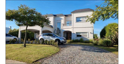 Pilar - Barrio Cerrado Chateau . Venta  Casa   4 Dormitorios