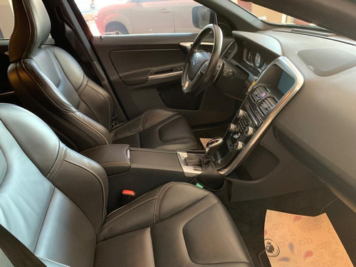 Imagem 10 de 12 de Volvo Xc60 3.0 T6 R-design 5p 2014/2015 Preto