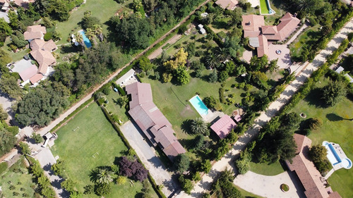 Casa En Venta De 7 Dorm. En Calera De Tango