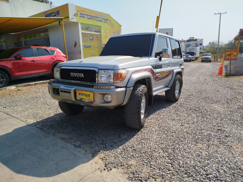 Toyota Land Cruiser 70 Grj71 2011