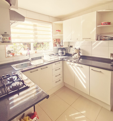Remodelada, Con Termopanel Completa, En Condominio!