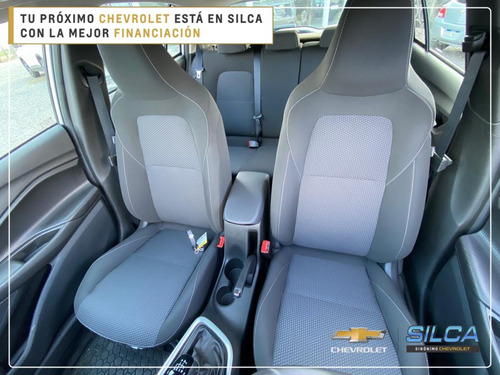 Imagen 15 de 19 de Chevrolet Onix Ltz Turbo 2023 Gris Plata 0km