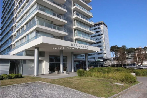 Hermoso Apartamento En Venta En Torre Bellagio, Punta Del Este.