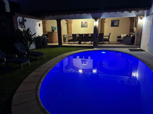 Casa En Venta En La Col. El Miraval, Cuernavaca Morelos.