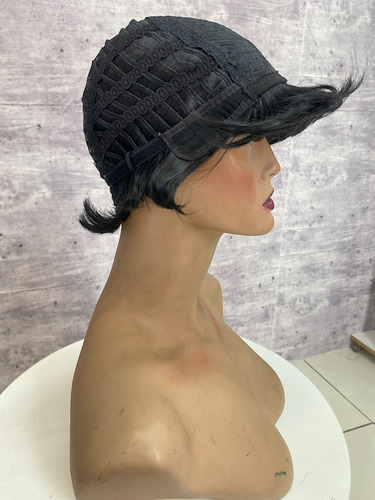 Peruca Curta Fibra Corte Pixie Modelo Carina Tamanho Da Base Regulável Tonalidade Preto