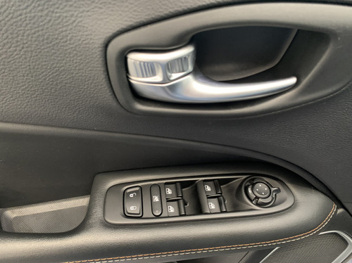 Jeep Compass 2.0 16V FLEX LONGITUDE AUTOMÁTICO