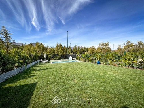 Casa En Venta De 4 Dorm. En Lo Barnechea