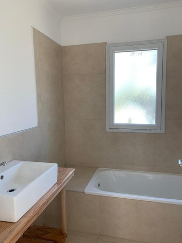 Imagen 11 de 22 de Casas En B° Con Porton Excelente Ubicacion