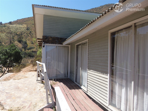 Casa En Venta De 4 Dorm. En Olmué
