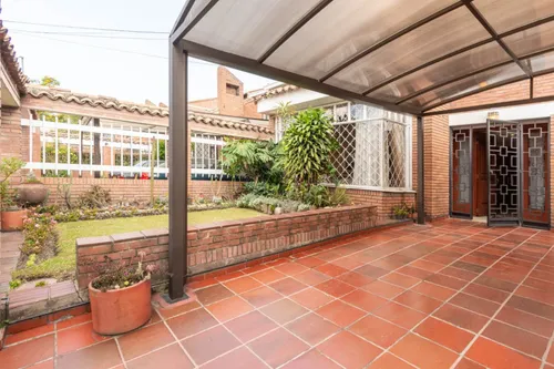 Casa En Venta En Alhambra. Cod V14653