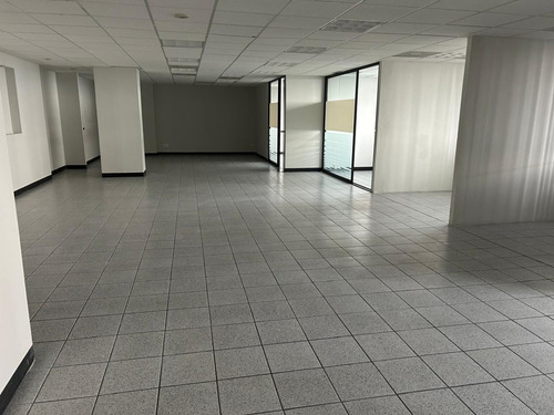 Renta De Oficinas En Lomas Verdes A $300.00 M2, Naucalpan De Juarez, Estado De Mexico.