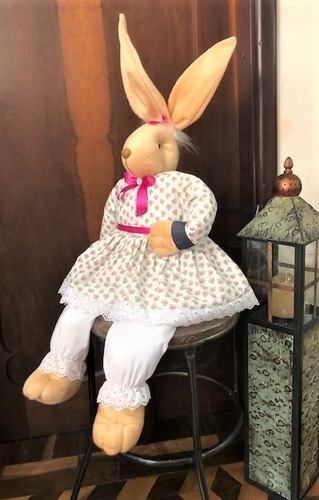 Imagem 1 de 8 de Coelho Sentado Decorativo Em Tecido 90cm