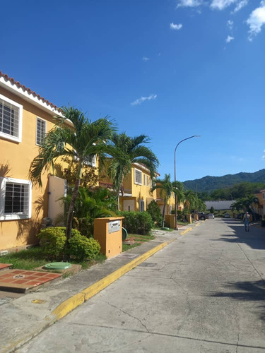 Vista Dorada Bella Casa Queda Totalmente Amueblada