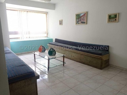 Imagen 1 de 10 de Oficina En Alquiler El Marques 22-6144 Renta House Los Samanes