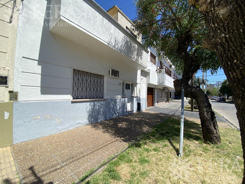 Imagen 2 de 10 de Venta De Casa De 3 Ambientes Con Patio Y Terraza En Wilde (28587)