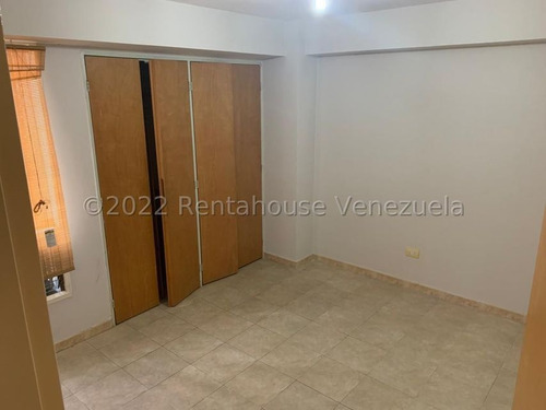 Se Vende Apartamento En Prados Del Este Mls #22-28917