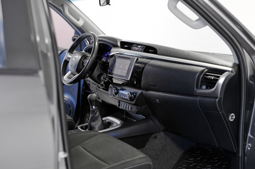 Imagen 14 de 15 de Toyota Hilux 2.8 Dc 4x2 Srv 2016