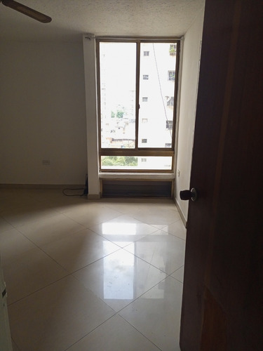 Imagen 9 de 10 de Jsgroup.vende Amplio Apto,en La Candelaria.fp:04241029375