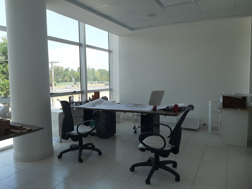 Venta Oficina- Amaneceres Office. 80 M, Piso 1, Al Frente Se Puede Tomar Lote En Parte De Pago O Financiar Algo