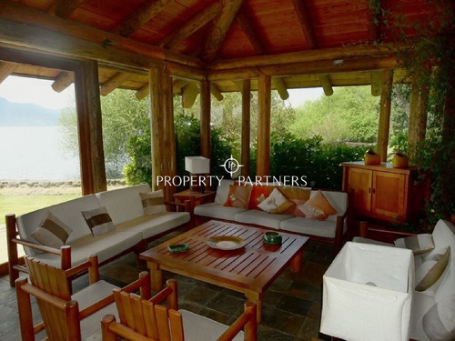 Lujosas Casas Con Orilla De Lago Villarrica