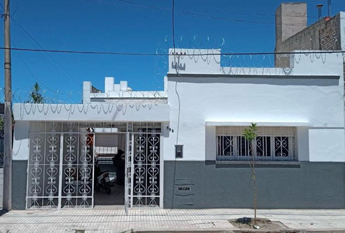 Venta Casa B° Centenario Con Pileta