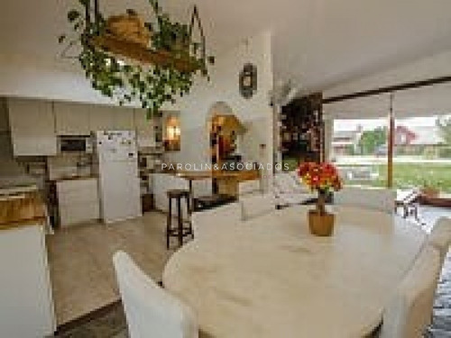 Casa A Cuadras Del Mar!- Ref: 2067