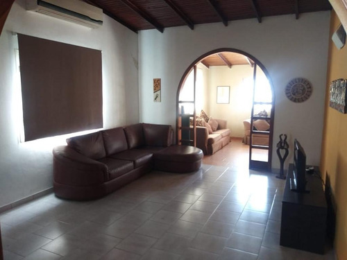 Imagen 11 de 13 de Casa 420m2 Con Agua Directa De Pozo, Buena Ubicación. Urb. La Mulera