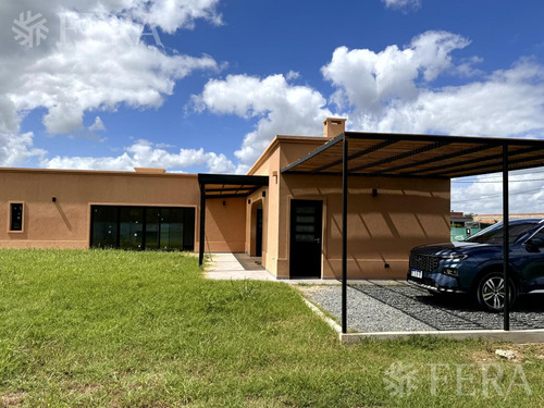 Venta Casa 4 Ambientes Con Piscina Campos De Roca - Brandsen