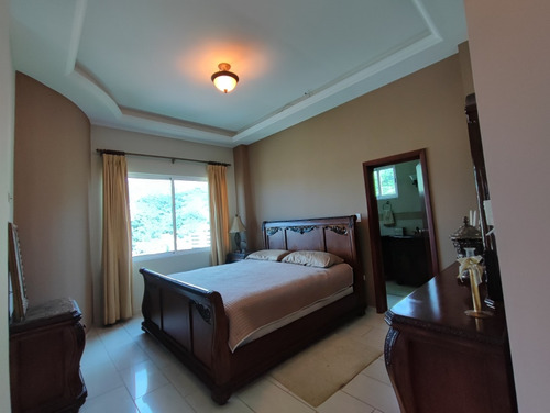 Josseyris Jimenez Vende Penthouse En El Parral Res. Cielo Suite