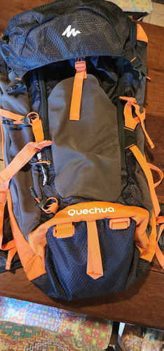 Mochila Trekking Quechua Forclaz 40 Air Plus. Decathlon Azul Oscuro Liso (Usado)