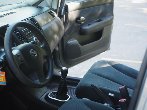 Nissan Tiida 1.8 Visia