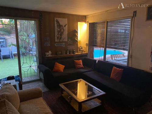 Casa En Venta De 5 Dorm. En Las Condes