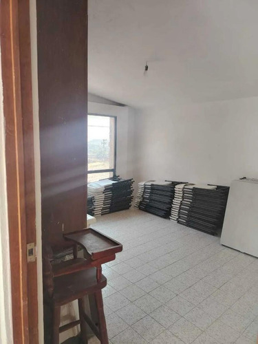 Renta De Local Comercial En Av. Lago De Guadalupe, Con Departamento Incluido
