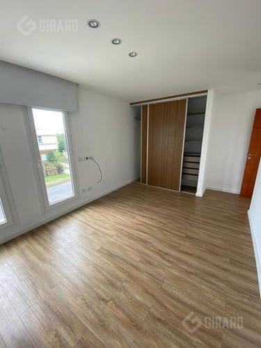Imagen 29 de 30 de Excelente Casa Moderna En Exclusivo Barrio Rumenco.