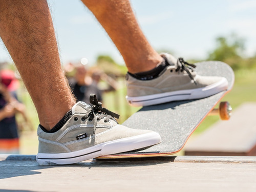 Imagen 4 de 6 de Zapatillas Vicus Genesis Gamuza Gris