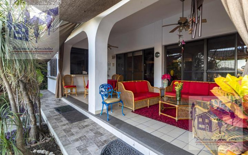 Casa En Venta En El Club De Golf Santa Fe Xochitepec Morelos.
