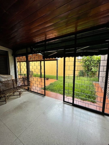 Imagen 5 de 12 de Se Vende Casa 300m2 5h/5b/4p Santa Marta 4548