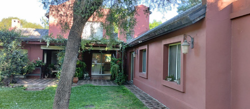 Casa En Lomas De La Carolina Una Planta 4 Dormitorios